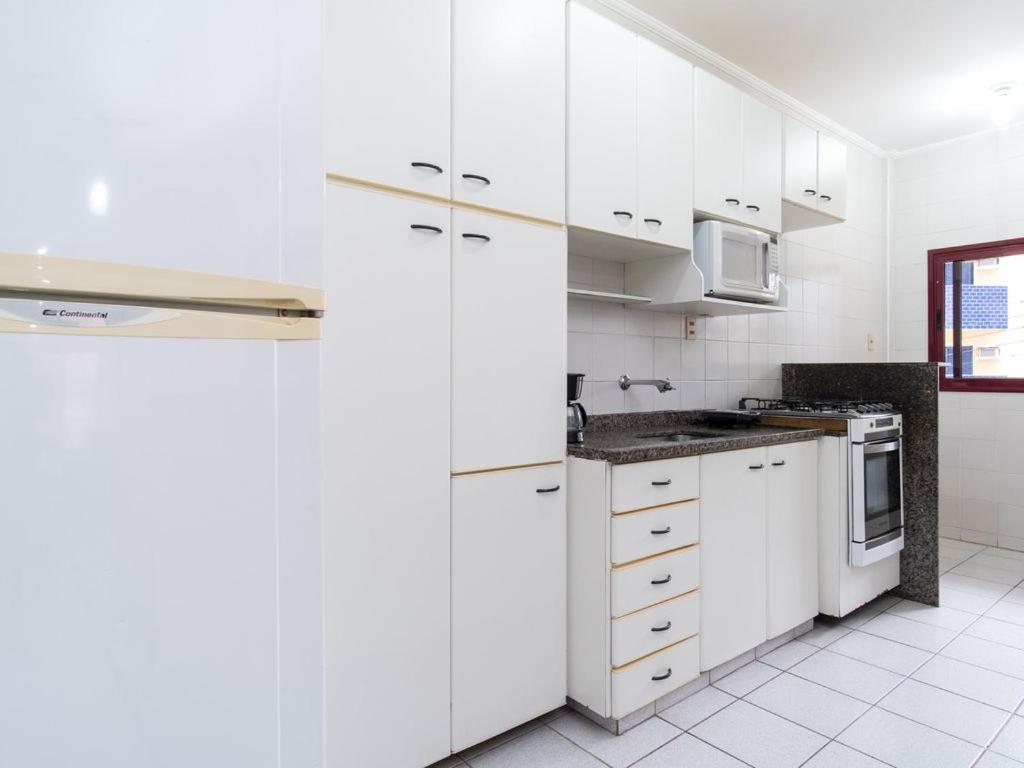 Apartamento Espacoso Com Ar Condicionado E Wi-Fi, A 100 Metros Da Praia - Edificio Estoril Ubatuba Εξωτερικό φωτογραφία
